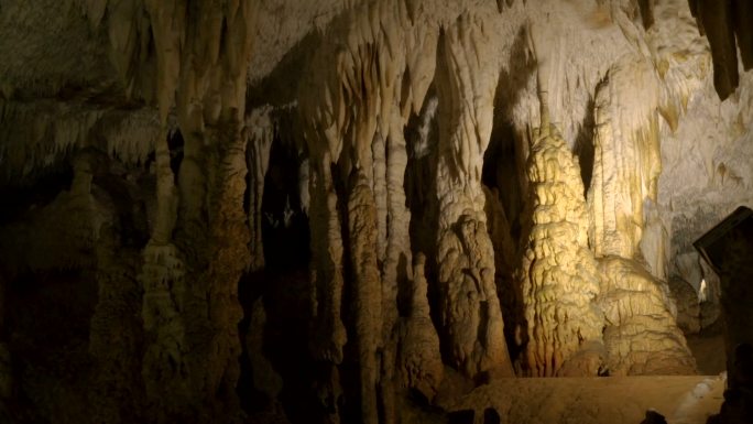 地下洞穴溶洞溶洞景观石壁地质
