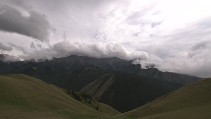 远山流云积云 树林山顶延时拍摄C021
