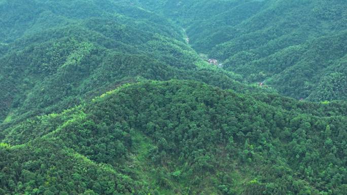 5k航拍大山山区天然氧吧