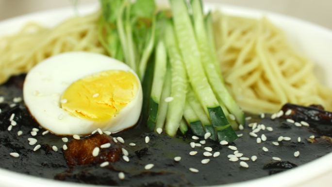 4K：Jajangmyeon，韩国黑豆酱面