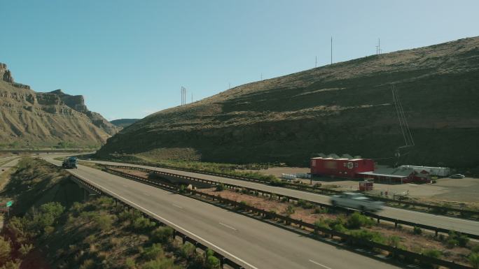 美国西部乡村州际公路货运长距离半卡车4K视频