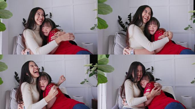 姐妹们在家里舒适的椅子上亲切地拥抱着。一个妹妹患有唐氏综合症。