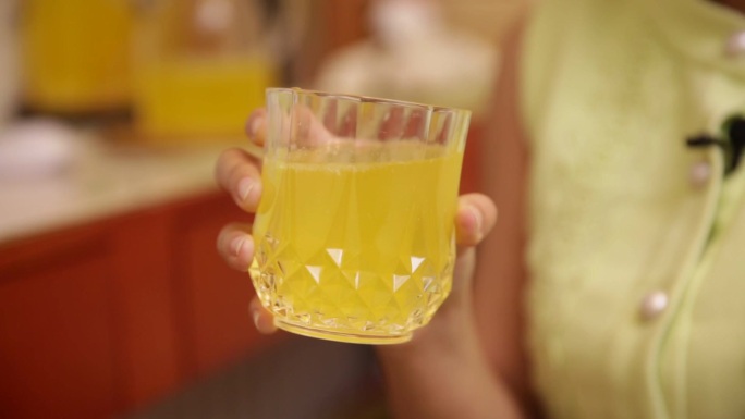 【镜头合集】玻璃杯倒果汁喝果汁橙汁