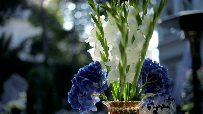 桌子装饰花瓶紫色花