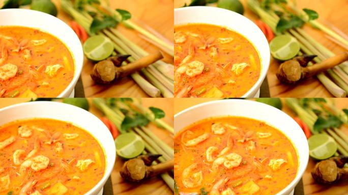 Tom Yum Kung thaifood或酸虾汤，