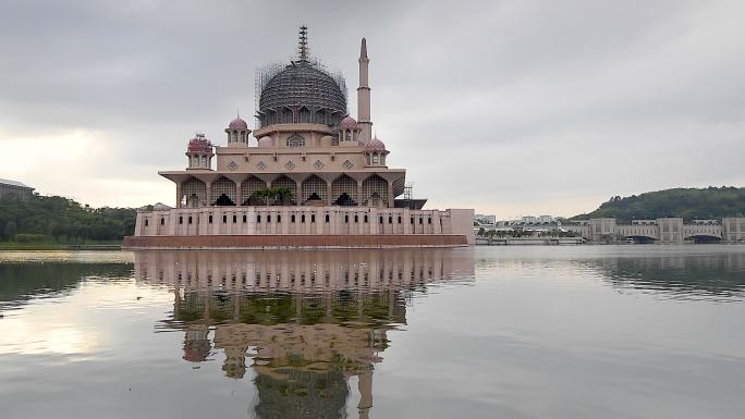 Putrajaya清真寺早上的镜头