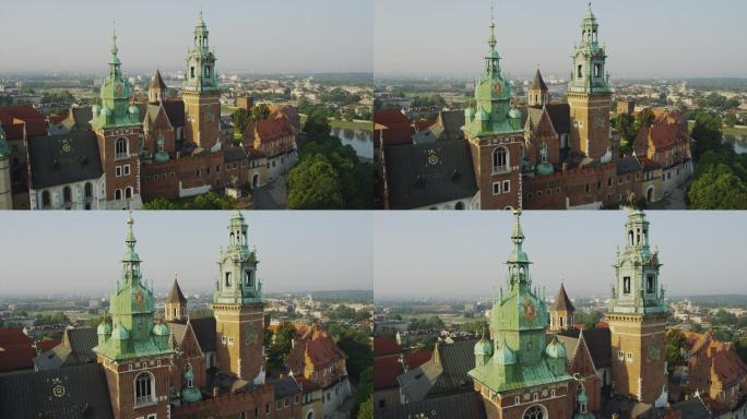 克拉科夫中心鸟瞰图，包括历史建筑、教堂和维斯图拉河