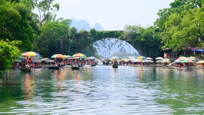 桂林阳朔遇龙河竹筏漂流