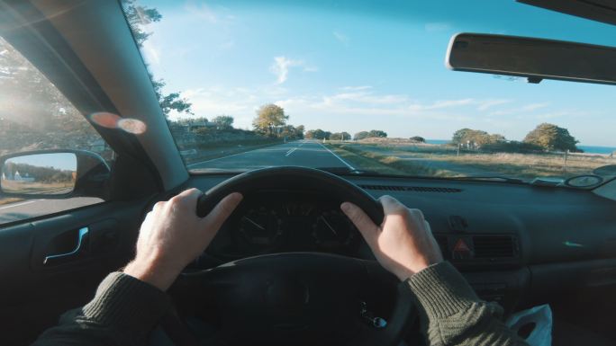 4K视频显示驾驶员在开车时的视角