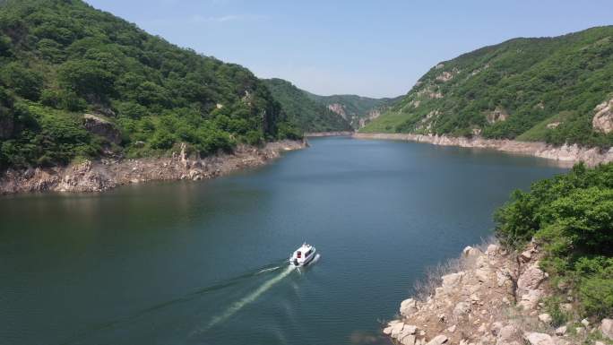 日照 龙潭湖 航拍 快艇湖水中