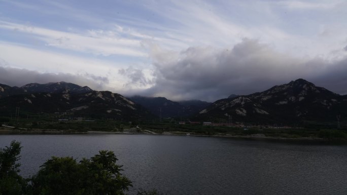 4K山脉风起云涌滚动云彩湖景山色间隔摄影