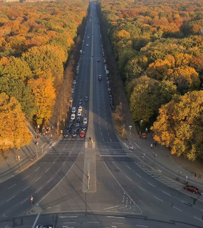 秋天，从胜利柱的顶端看柏林的天际线
