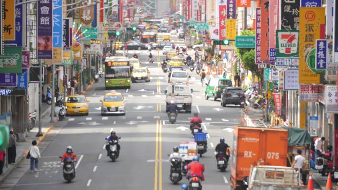 台北市延平北路大气壮观人流车流早晚高峰期