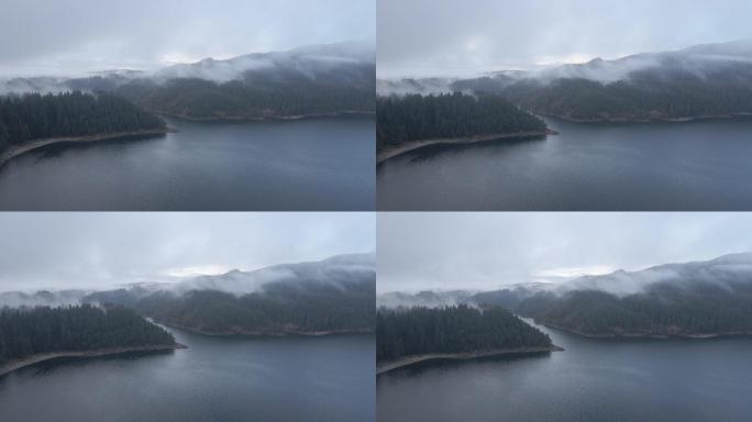 俯瞰大雾缭绕的山河，从上面直接看到。