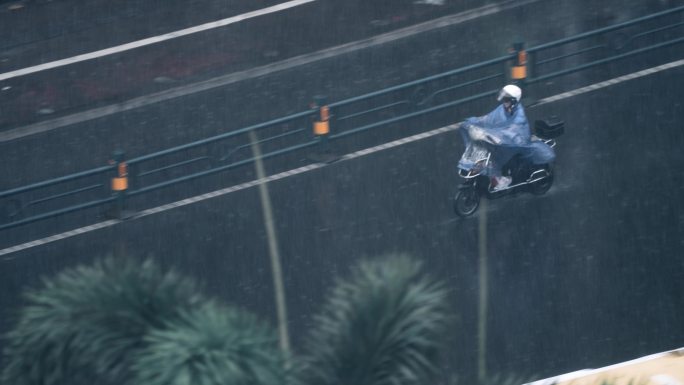 雨中骑行