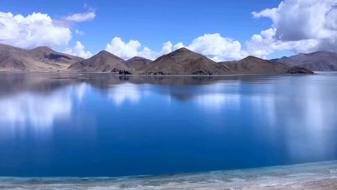 普莫雍措湖