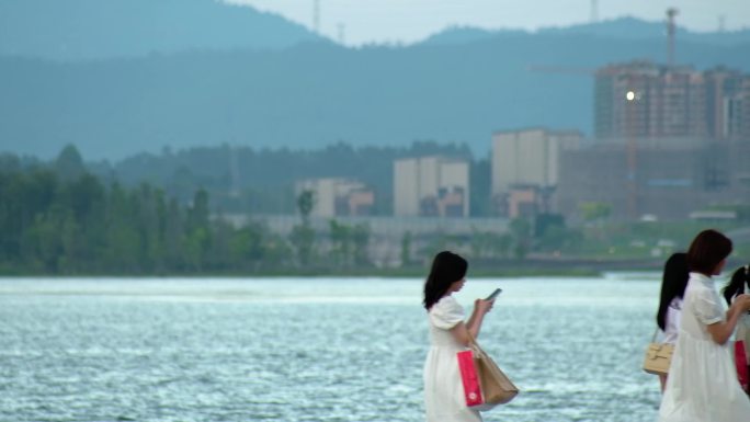 四川省成都市天府新区天府大道兴隆湖傍晚