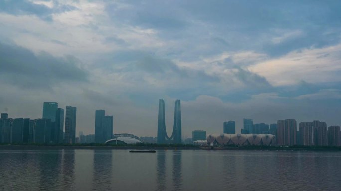 云雾中的杭州奥林匹克体育中心