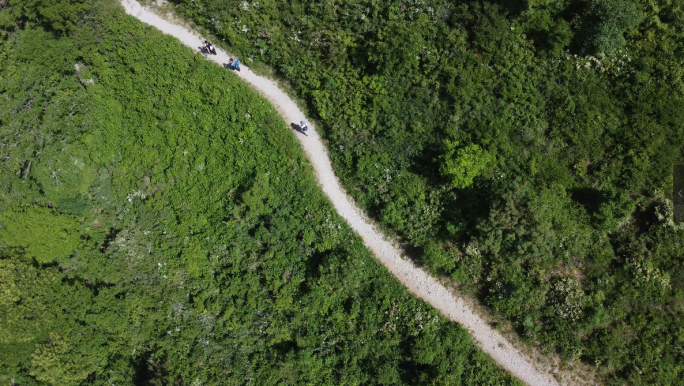 北京阳台山登山徒步的行人航拍