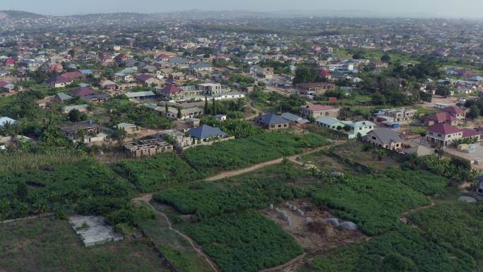 加纳一个城镇的无人机视角