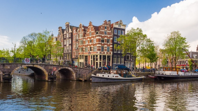 荷兰阿姆斯特丹，运河景观和阿姆斯特丹传统建筑