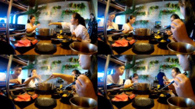 一群十几岁的亚洲人在台湾购物中心吃着涮涮涮锅，这是都市人的生活方式