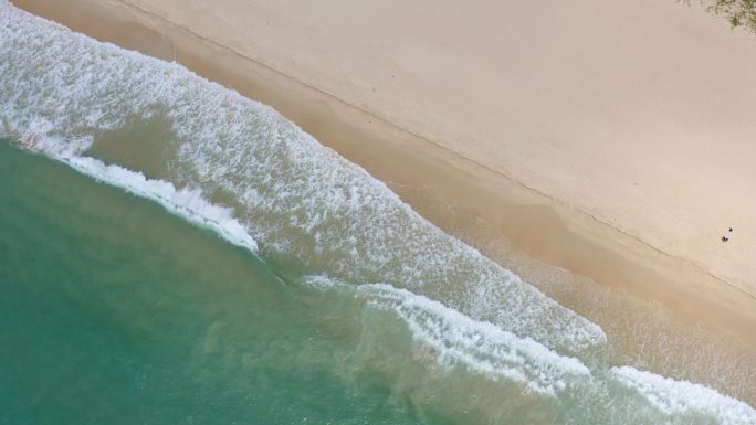 空无一人的三亚亚龙湾海滩海浪