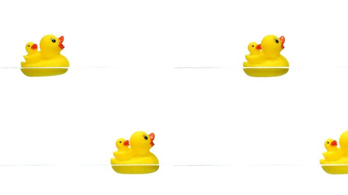 漂浮在水面上的黄色橡胶鸭