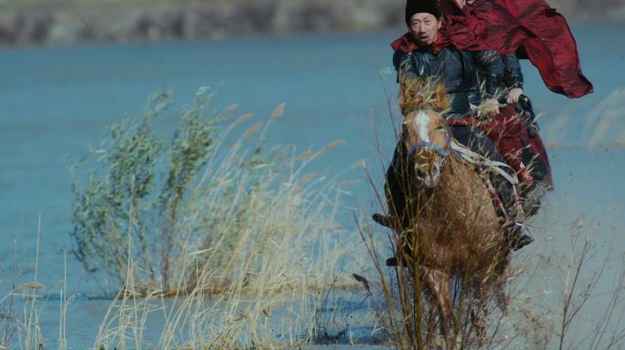 古代武士骑马打仗战马飞奔马踏黄河01