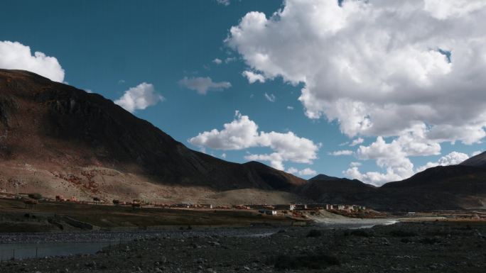 中国西部西藏延时风光高山村庄阴影云雾变化
