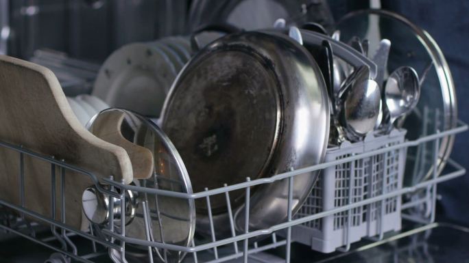 洗碗机家务活做家务洗碗刷碗