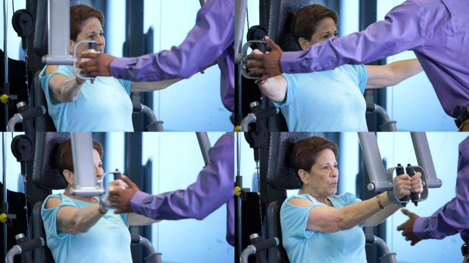 物理治疗师帮助老年女性锻炼上身