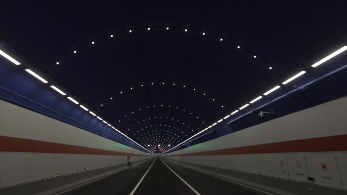 航拍济泺路黄河隧道内景