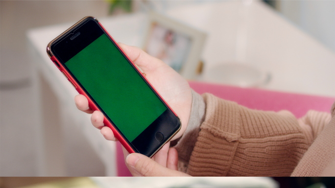 各种人群看手机，手机绿屏，可以抠绿