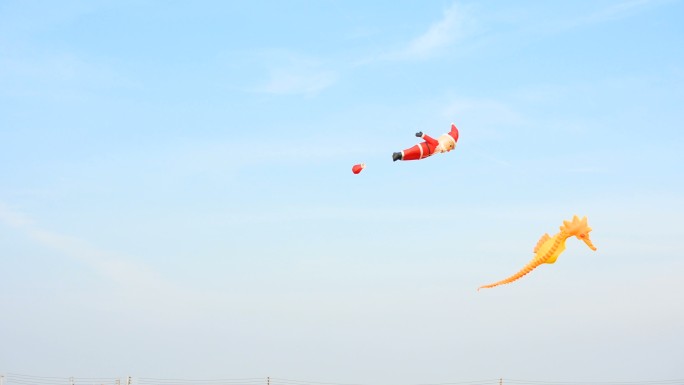 风筝在蓝天上飞翔放风筝圣诞老人风筝海马风