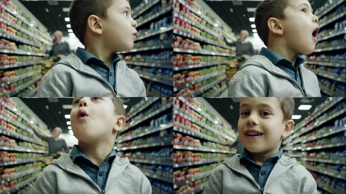超市里惊讶的男孩张望