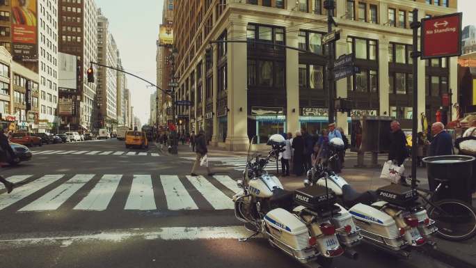 纽约市街道：警用自行车
