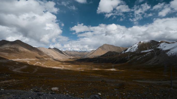 中国西部西藏风光延时视频高山牧场云雾变化