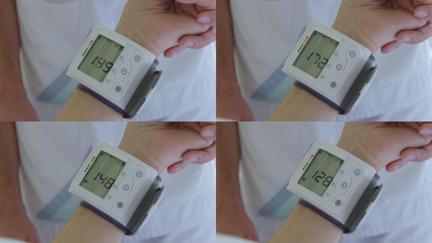 在病床上测量病人的血压