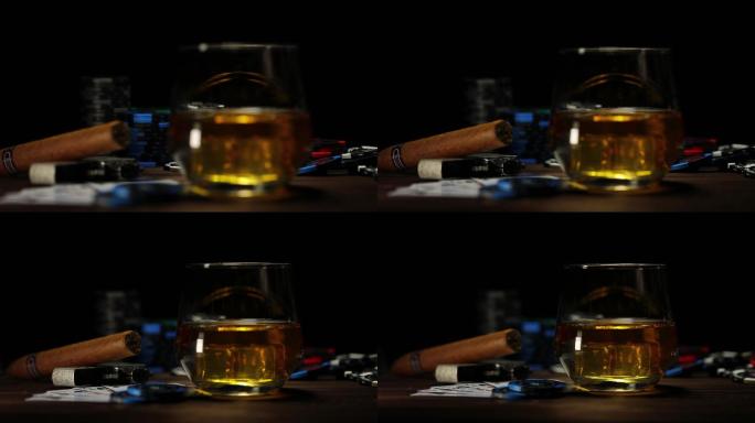 威士忌酒水雪茄烟筹码扑克牌