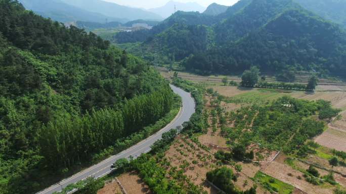 航拍乡村四好公路