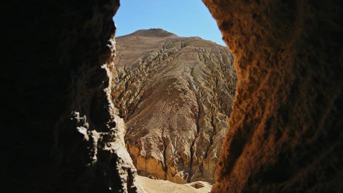 尼泊尔上Mustang区的窑洞