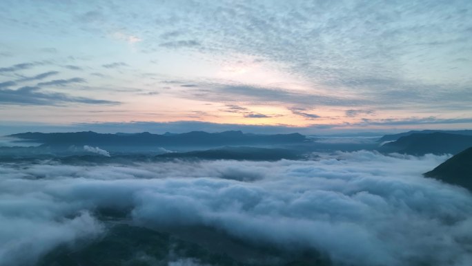 云海云雾山中