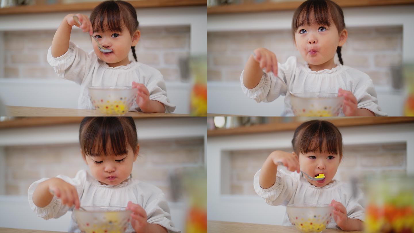 小女孩在家吃沙拉早教低龄幼儿