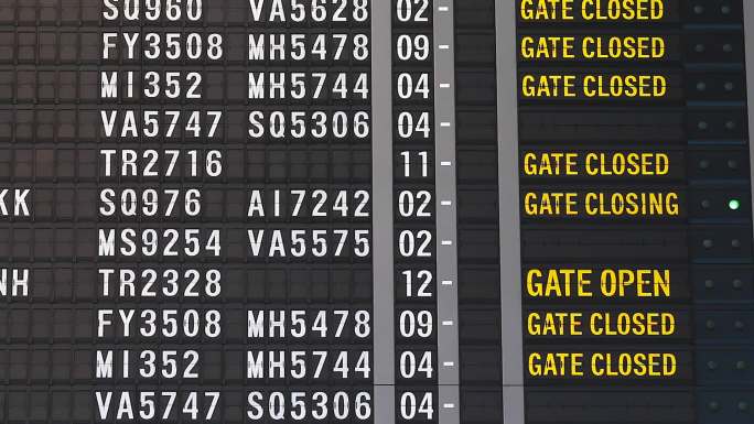 HD：机场的航班信息板。