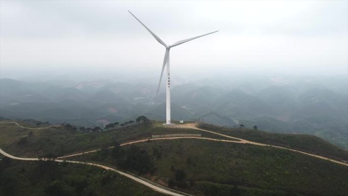 霞义山南宁城市观景地风力发电机航拍