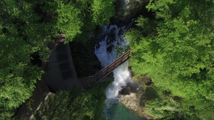 斯洛文尼亚文塔尔峡谷空中瀑布Shum