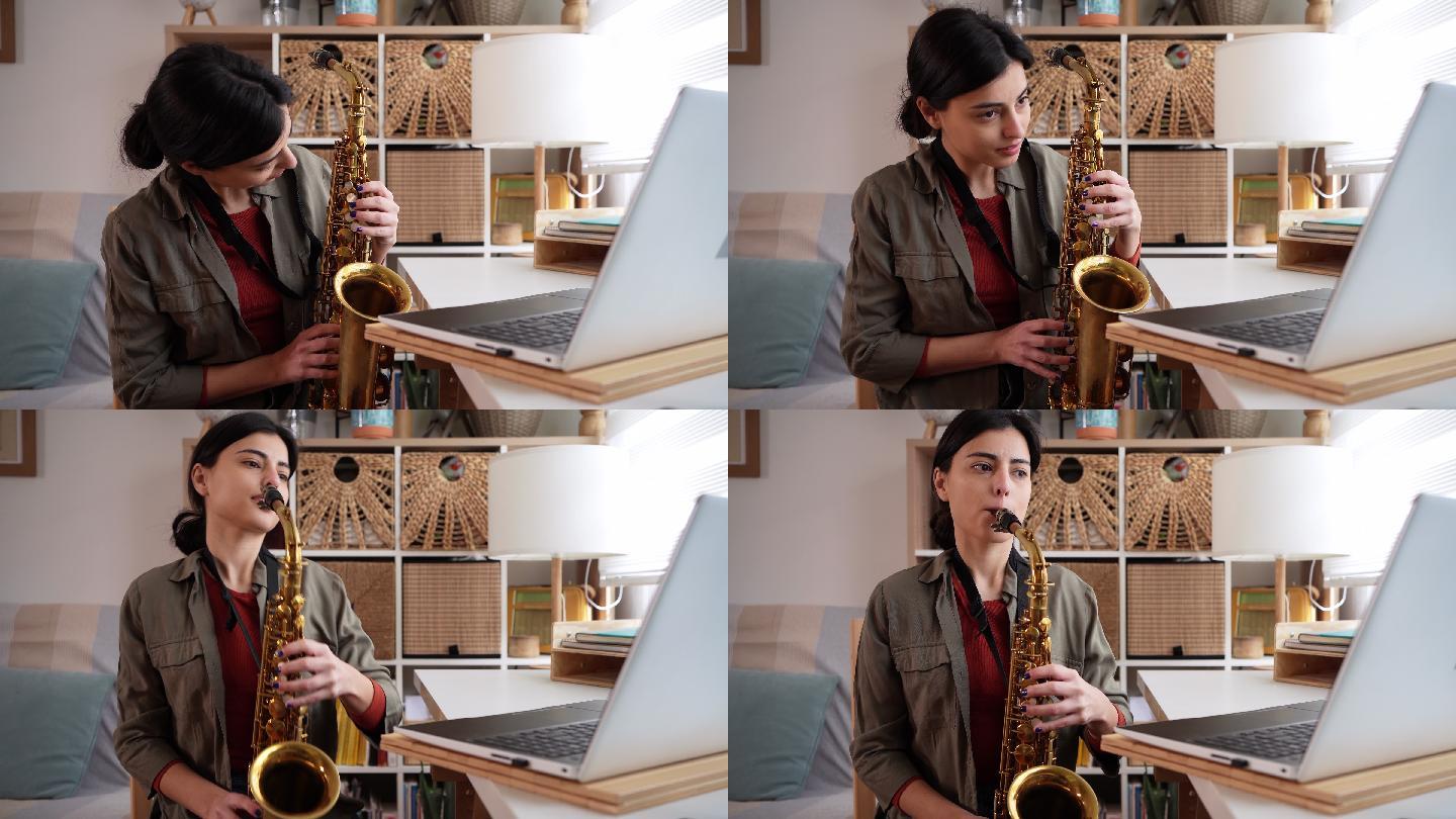 为了提高技能，这位女音乐家在笔记本电脑上观看在线教程，学习如何演奏萨克斯管
