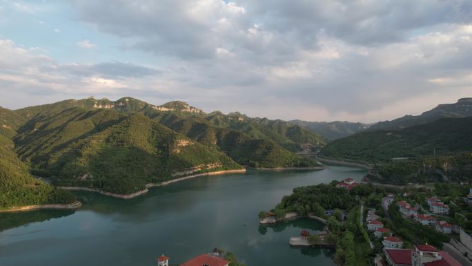 夏日黄昏青州泰和山仁河水库群山壮美风景