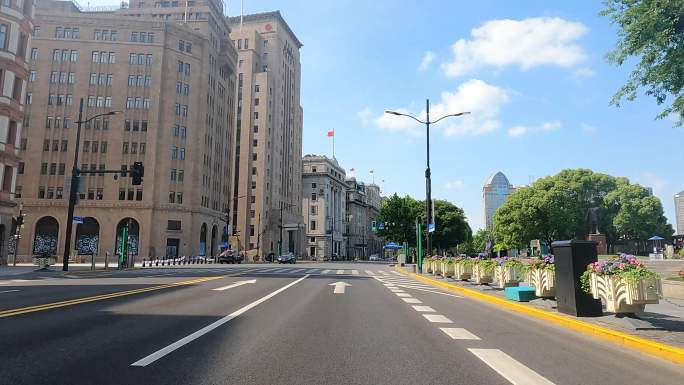 上海封城中的地标建筑外滩路况